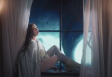 Poppy presenta su nueva canción «Unravel»