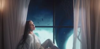 Poppy presenta su nueva canción «Unravel»