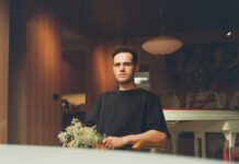 Jordan Rakei anunció su nuevo EP colaborativo, Between Us