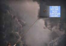 RAYE comparte el tema “Click Clack Symphony.”