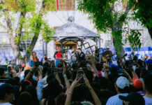 «Cheves y Compas»: Dos artistas, tres covers y la magia de lo inesperado en vivo