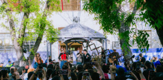 «Cheves y Compas»: Dos artistas, tres covers y la magia de lo inesperado en vivo