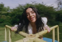 Charli XCX ha compartido el tema “Wink Wink”