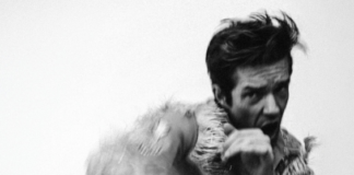 Brandon Flowers, vocalista de The Killers, comparte su nuevo sencillo “Tiger’s Blood”