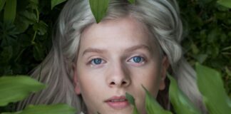 AURORA celebra 10 años de su álbum debut ‘All My Demons Greeting Me As A Friend’